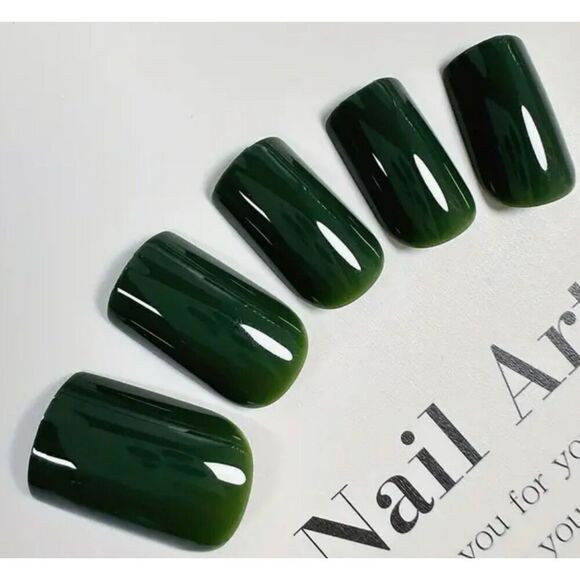 24-Piece Set of Deep Green Glossy Square Shape Press-On Nails - Picture 3 of 4